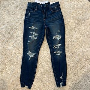 Distressed skinny jeans